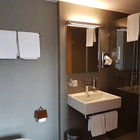 East West 3* Bázel