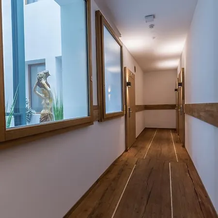 Szálloda East West 3*